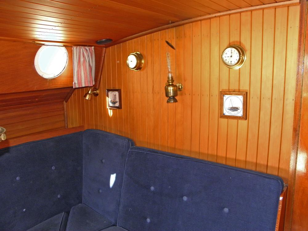 Saloon, Accommodation